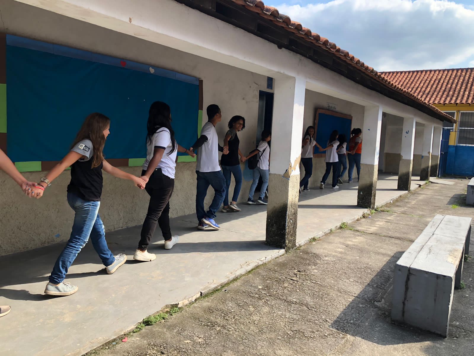 DEFESA CIVIL REALIZA TREINAMENTO COM ALUNOS DE XERÉM