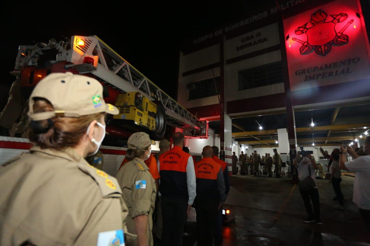 À meia-noite desta terça-feira todas as nossas unidades prestaram homenagens aos militares e civis que perderam suas vidas em uma das maiores tragédias enfrentadas pela Defesa Civil Estadual do Rio de Janeiro.