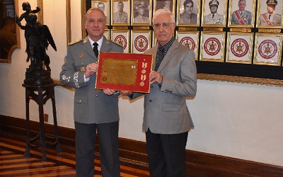 Militares e civis recebem reconhecimento por trabalhos prestados em Defesa Civil